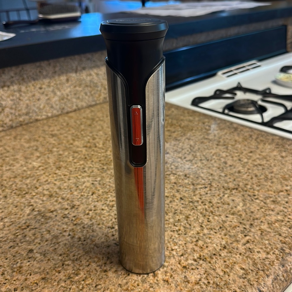 Electric bottle opener